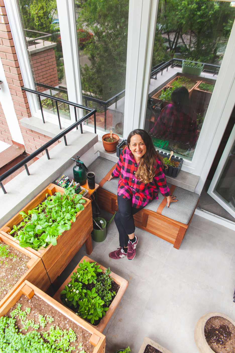 Оптимално пространство на балкона за растения и сядане